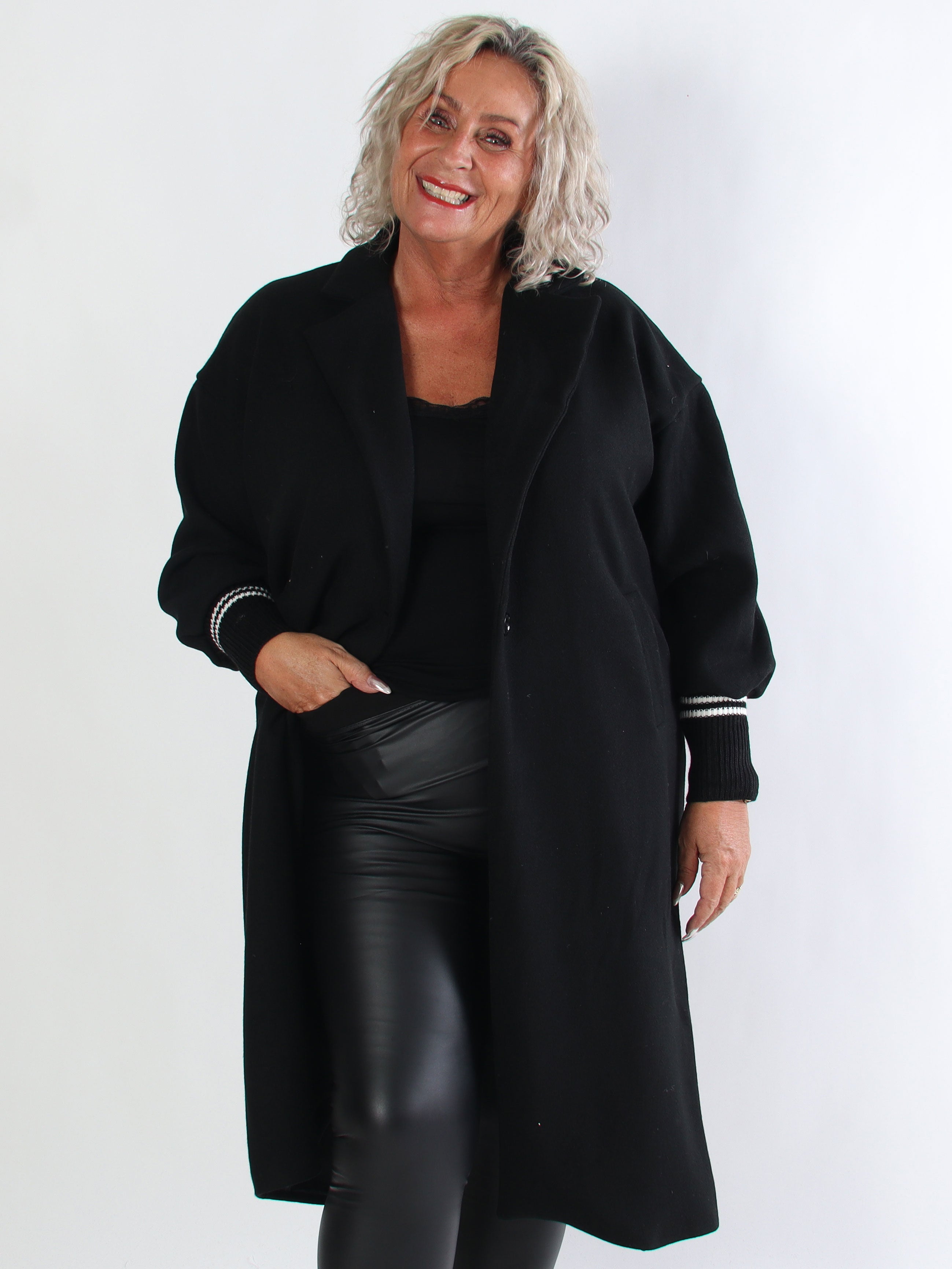 Nitas - Plus size övergångsjacka med stickad del på ärmen